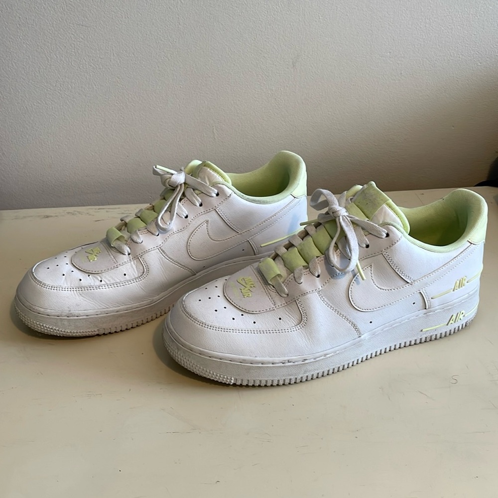 Air Force 1 '07 LV8 'Double Air Pack - White Barely Volt'